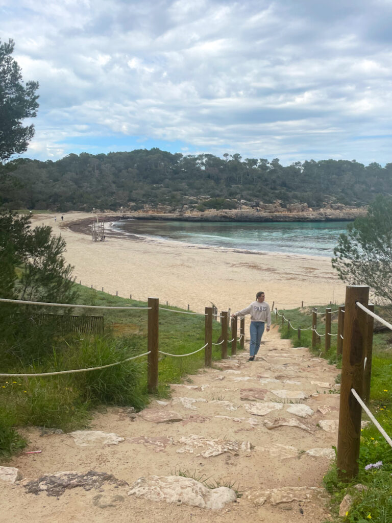 Strand im Parc natural de Mondrago
