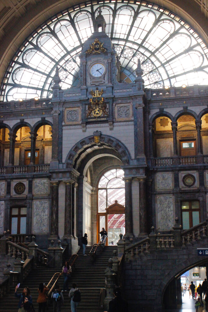 Antwerpens Hauptbahnhof von Innen