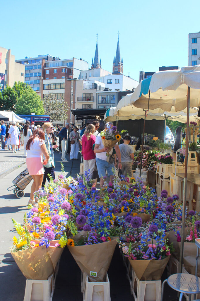 Samstagsmarkt am Theaterplein in Antwerpen