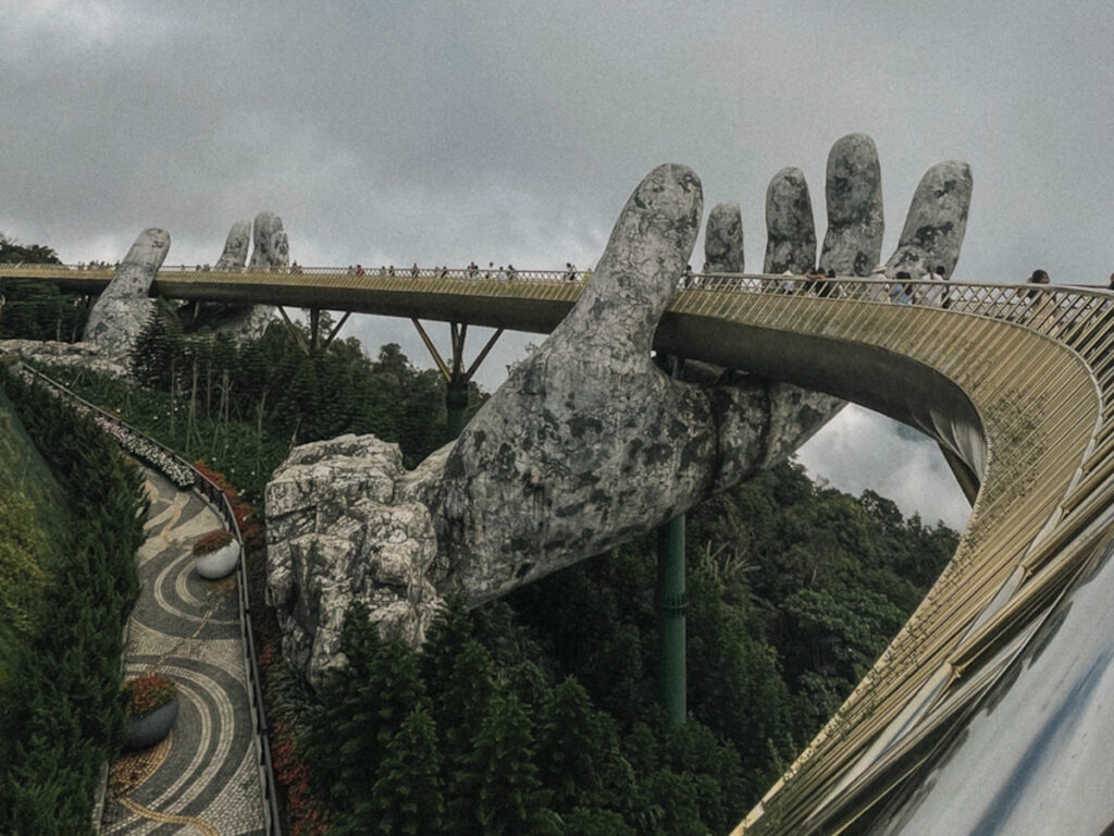 Vietnam_Danang_Hände Brücke (Quer)