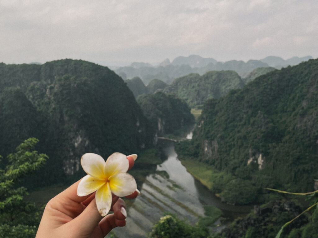 Vietnam_Ninh Binh_Mua Caves